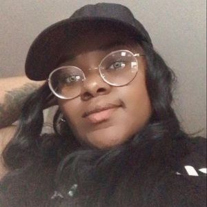 Meet your Posher, Alexis